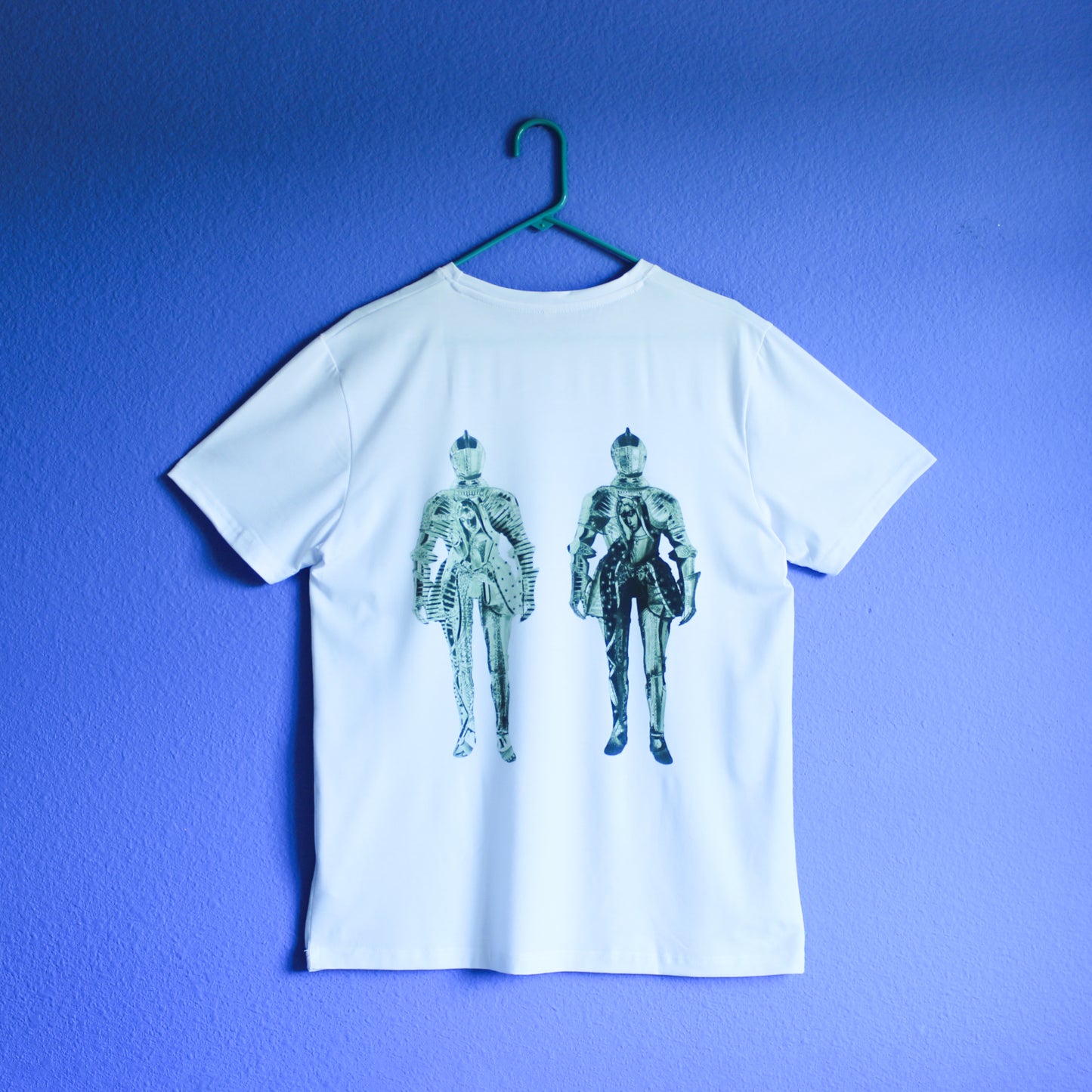 Holy Night White Tee - Gris